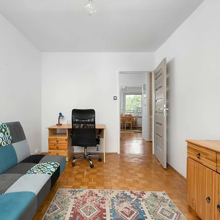 Spacious For Friends With Balcony & Workspace By Renters Διαμέρισμα