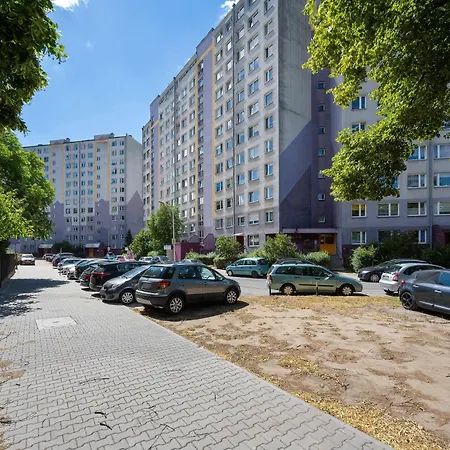 Διαμέρισμα Spacious For Friends With Balcony & Workspace By Renters *