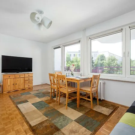 Apartman Spacious For Friends With Balcony & Workspace By Renters *