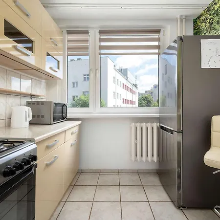 Spacious For Friends With Balcony & Workspace By Renters Διαμέρισμα