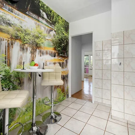 Spacious For Friends With Balcony & Workspace By Renters Διαμέρισμα *