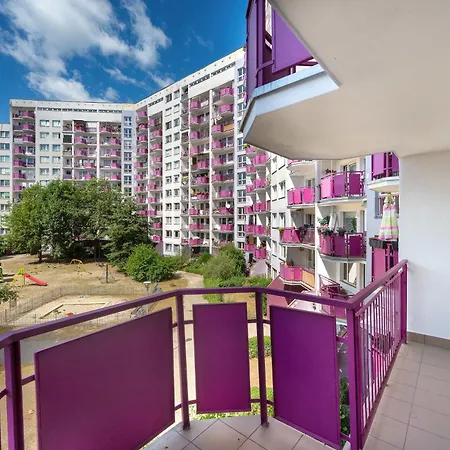 Spacious For Friends With Balcony & Workspace By Renters Διαμέρισμα *